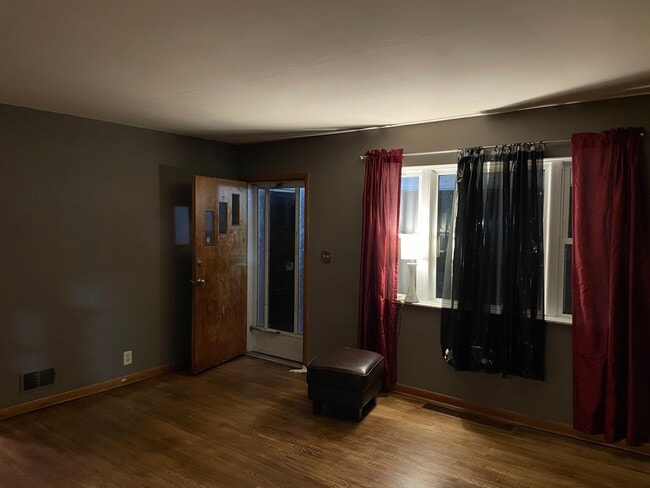 Building Photo - 660 Fairhaven Dr