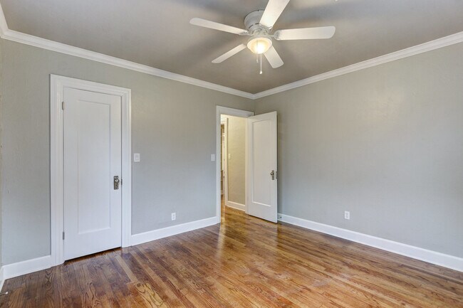 Building Photo - Charming 3-bedroom, 1-bathroom house - Available now!