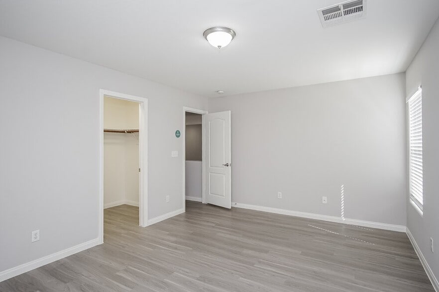 Building Photo - 186 Carlsbad Caverns St