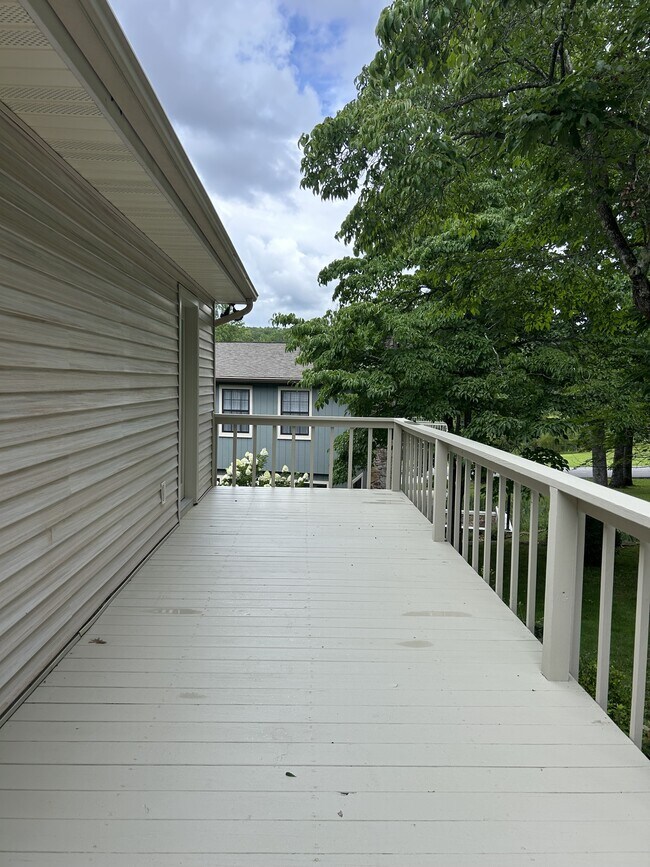 Building Photo - 203 Snead Dr