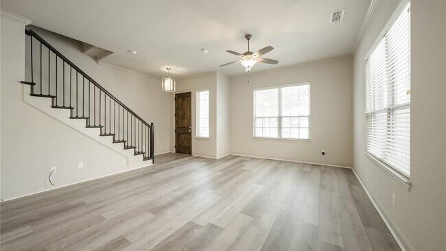 Building Photo - 2745 Troutt Dr