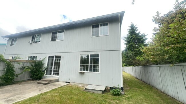 Building Photo - 15325-15327 Berry Valley Rd SE