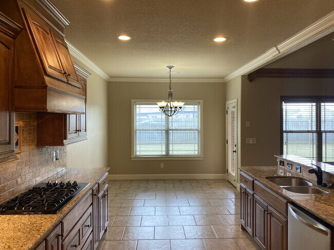 Building Photo - 6202 W Sage Dr