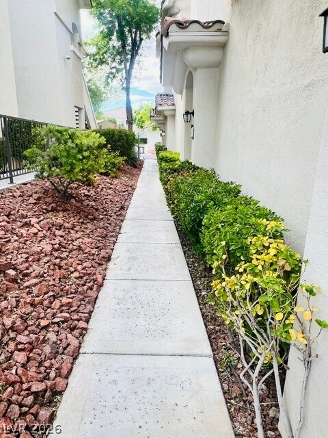 Building Photo - 1320 Red Gable Ln