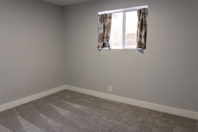 Building Photo - 2000 N Fry St