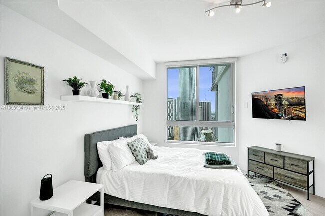 Building Photo - 350 S Miami Ave