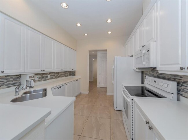 Building Photo - 5531 46th Ct W