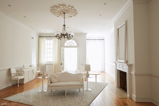 Building Photo - 5 br, 5.5 bath Townhome - 1531 Spruce St