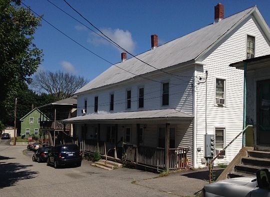 Building Photo - 3 Bed, 1 Bath Apartment in Prime Location!