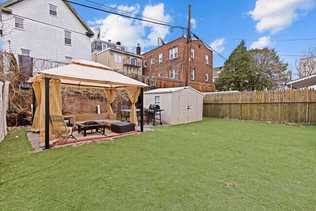 Building Photo - 3 Edison Pl