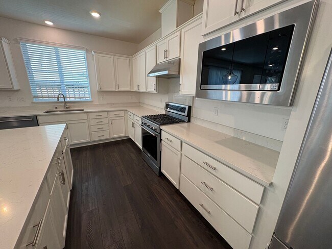 Building Photo - Beautiful 4 Bed 3 Full Bath Home with Solar in Brentwood