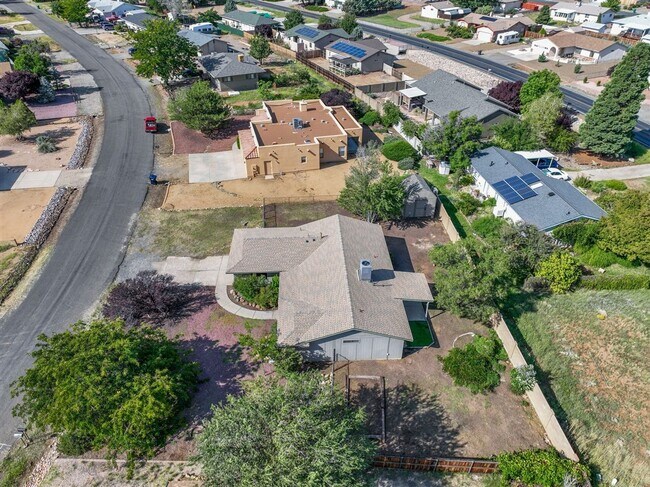 Building Photo - 7930 E Larkspur Ln