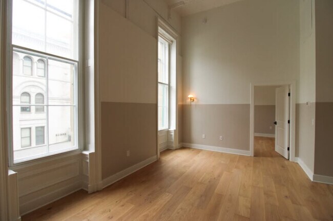 Building Photo - City Hall