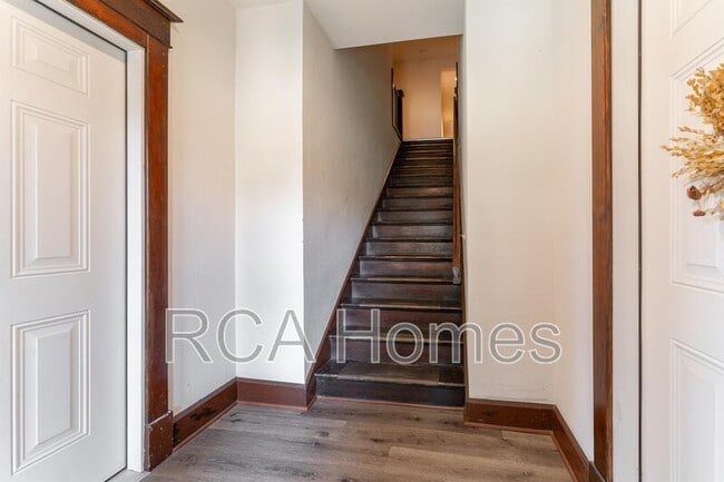 Building Photo - 1306 Woodlawn Ave