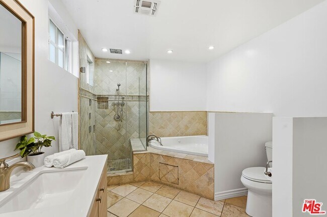 Building Photo - 13201 Bloomfield St