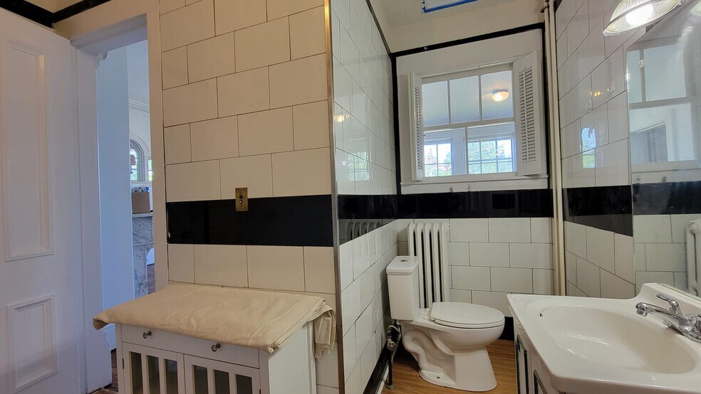 Building Photo - 5 Bluff Ave