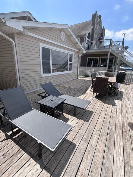 Deck - 4 N Pistakee Lake Rd