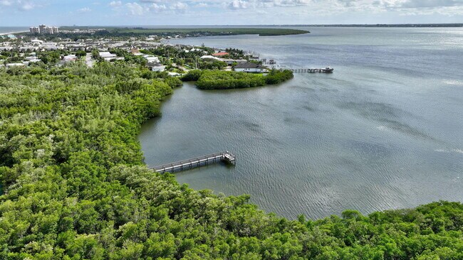 Building Photo - 801 S Ocean Dr