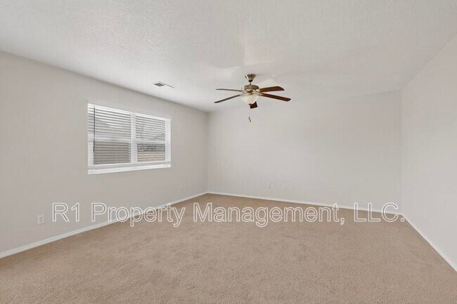 Building Photo - 2713 Violeta Cir SE