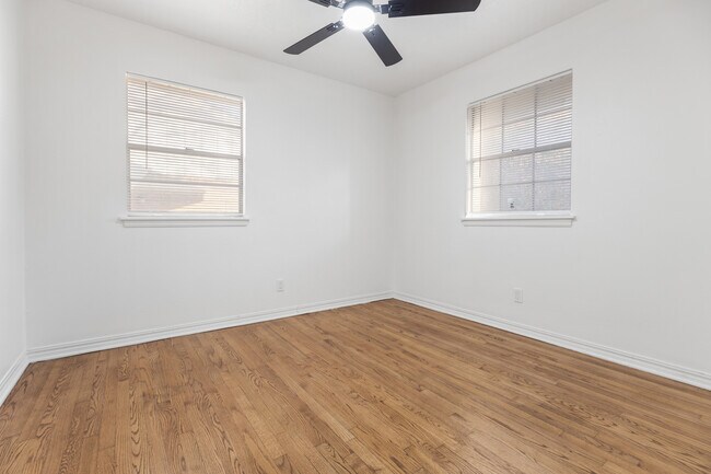 Building Photo - 513 Inwood Dr