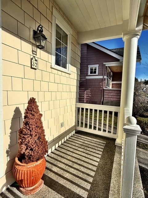 Building Photo - 32 NE Sunset St