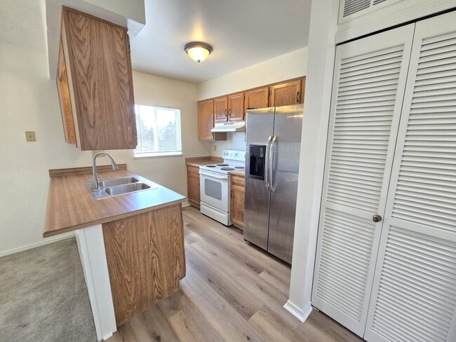 Building Photo - 3995 Beltana Dr