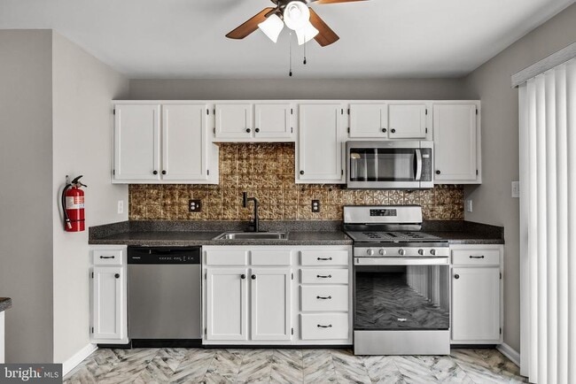 Building Photo - 1505 Beacon Hill Dr