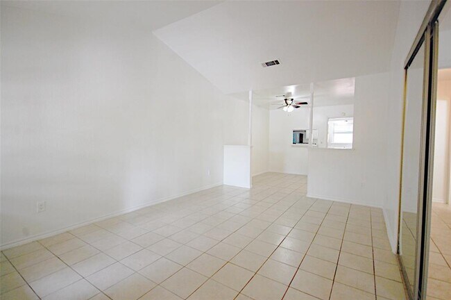 Building Photo - 5704 Edgemoor Dr