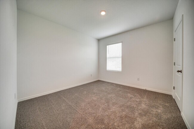 Building Photo - 10520 Farm Hl Ave