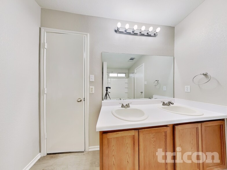 Building Photo - 302 Bird Dog Bend