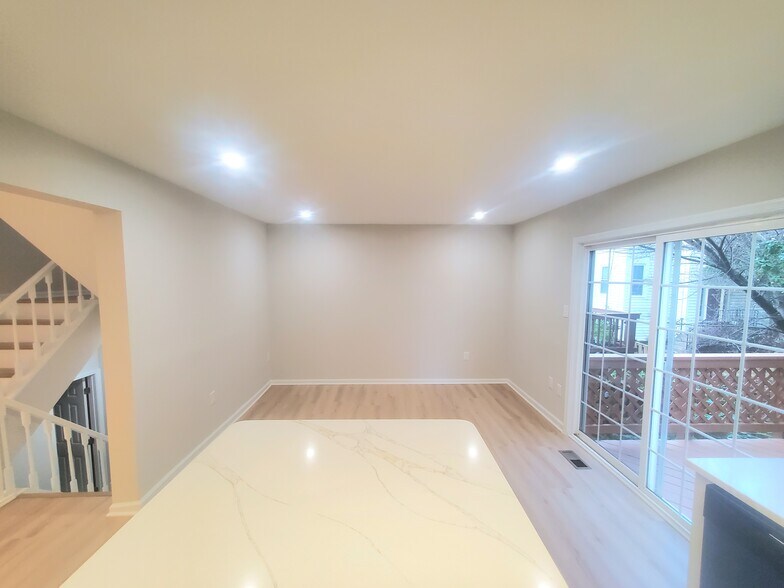 Building Photo - 14142 Betsy Ross Ln