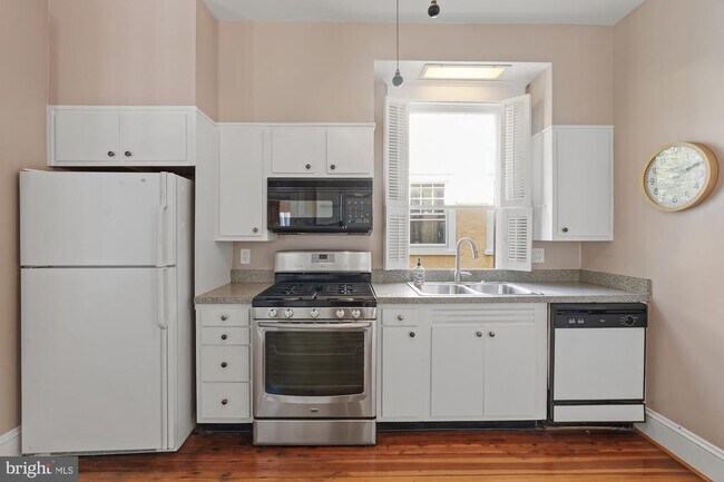 Building Photo - 5602 39th St NW