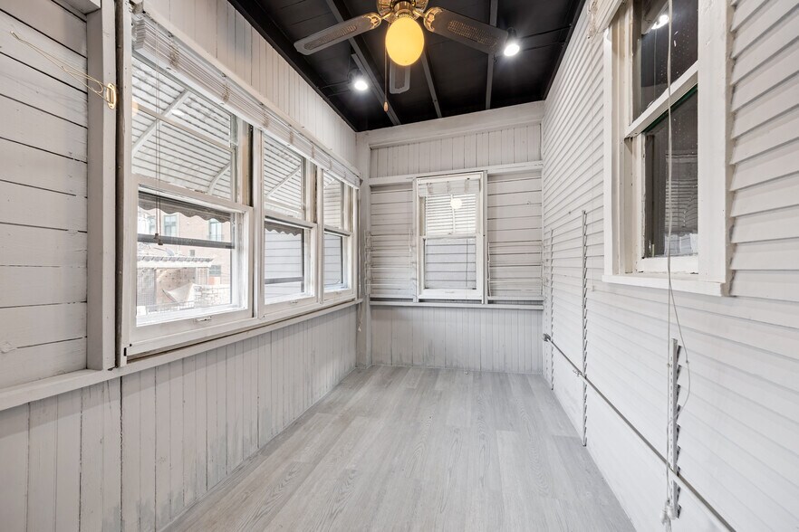 Building Photo - 3915 N Seeley Ave