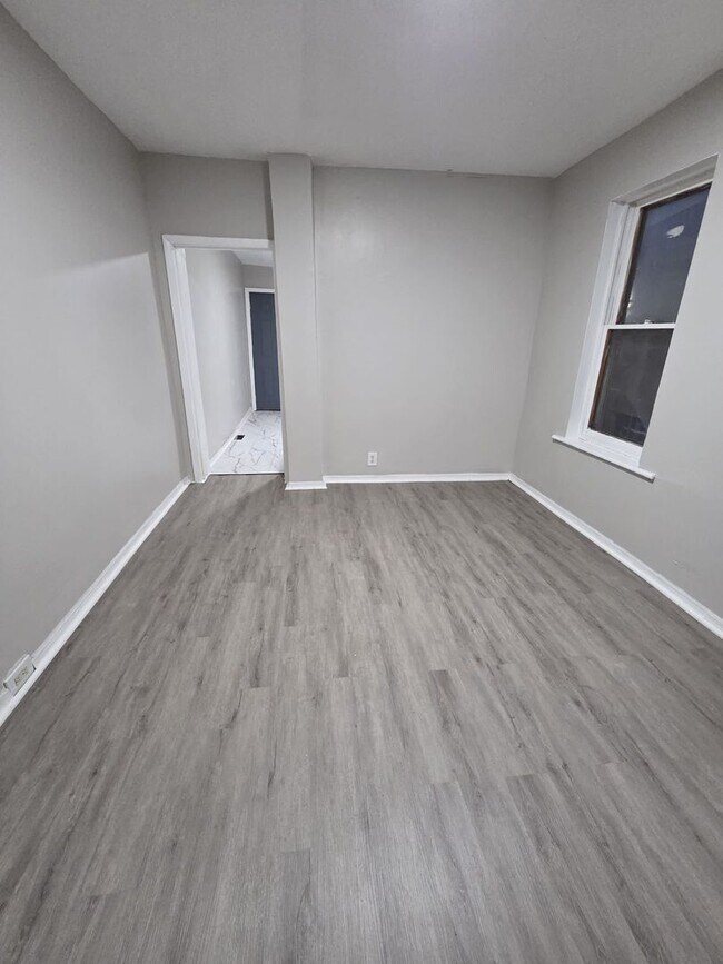 Building Photo - Beautiful, remodeled house come see it