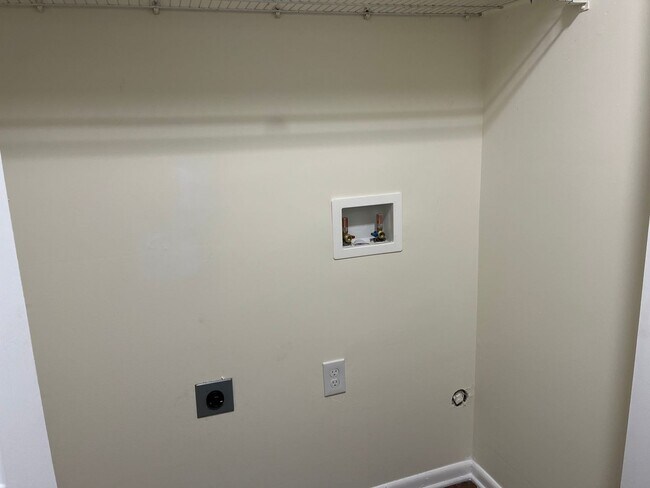 Building Photo - 3873 Fairmont Ave