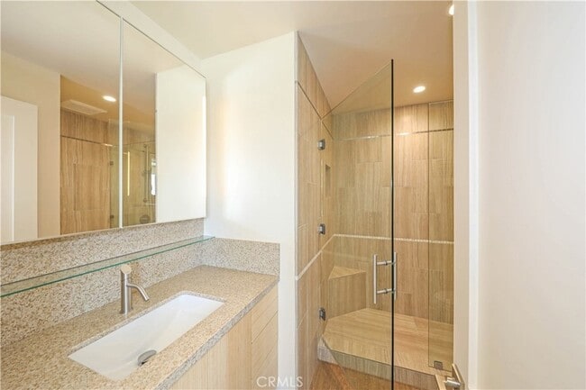 Building Photo - 376 Cliff Dr