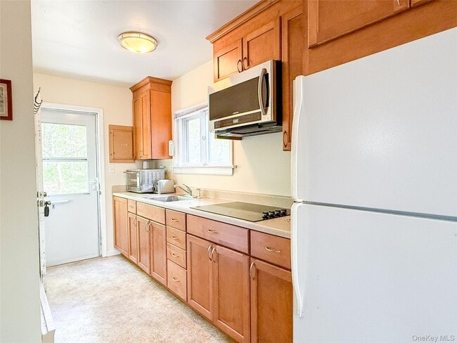 Building Photo - 8515 Soundview Ave