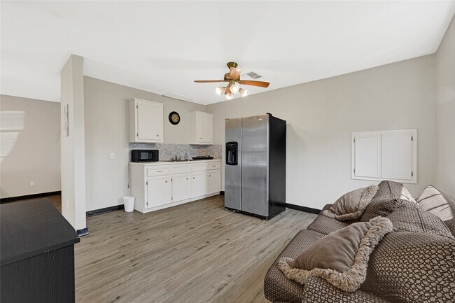 Building Photo - 1109 Frances Dr