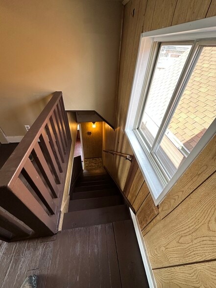 Building Photo - 1366 3rd Ave