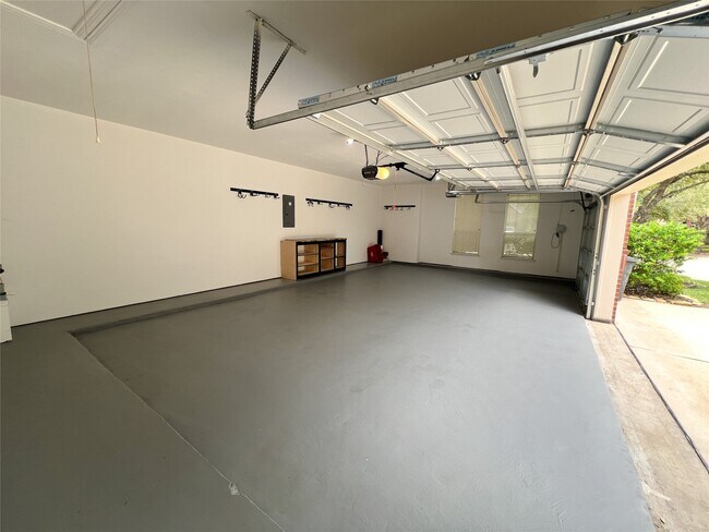 Building Photo - 2215 Dorman Ct