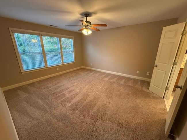 Building Photo - HUGE 5 Bedroom 3 Stroy Home with Fenced in...