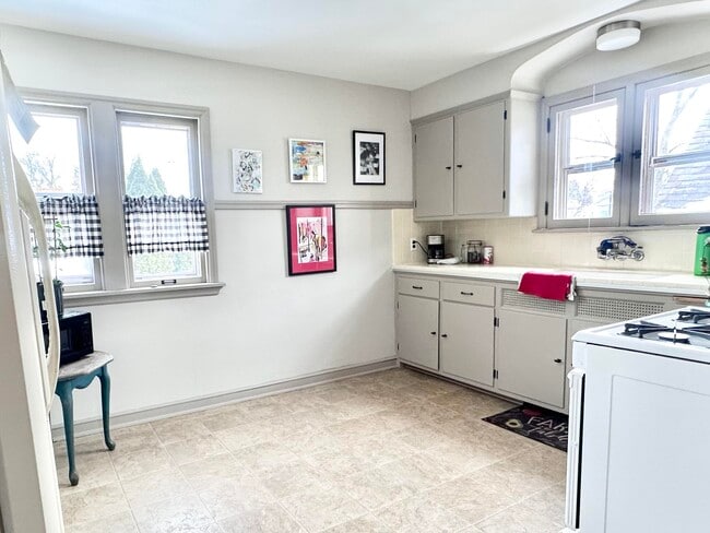 Building Photo - 2630 N 67th St