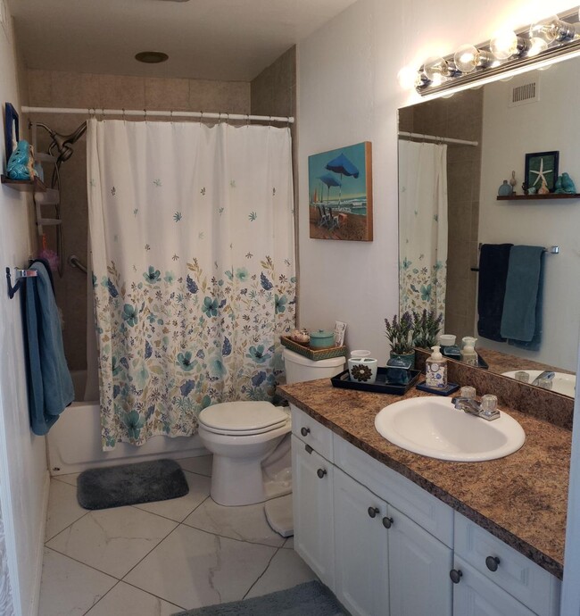 Building Photo - ** 2/2 Furnished Condo - Fountain Lakes Es...