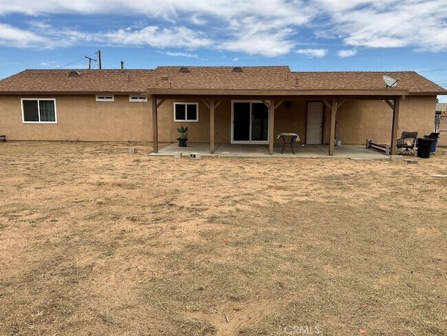 Building Photo - 17965 Live Oak St