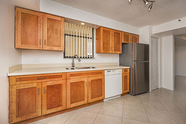 Building Photo - 1915 Lavers Cir