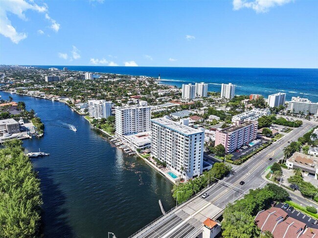 Building Photo - 1401 N Riverside Dr