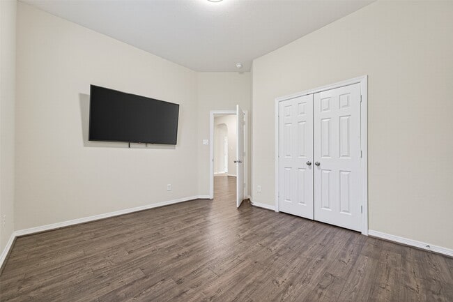 Building Photo - 613 West Fork