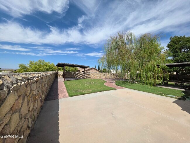 Building Photo - 7346 Gulf Creek Dr