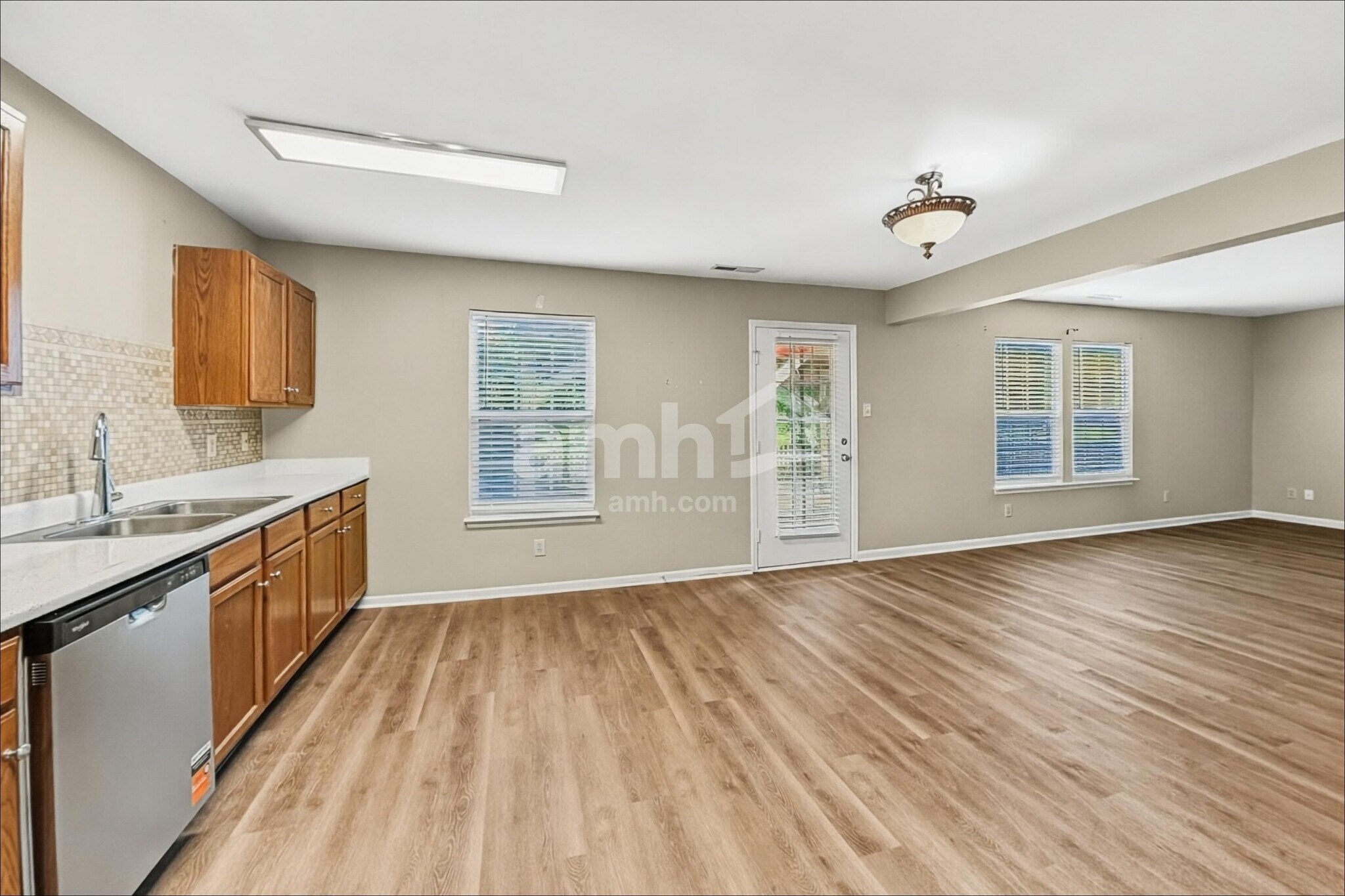 Building Photo - 1909 Southernwood Ln
