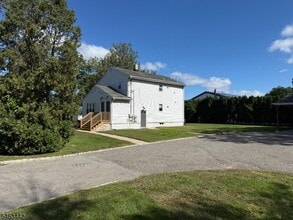 Building Photo - 391 Hollywood Ave